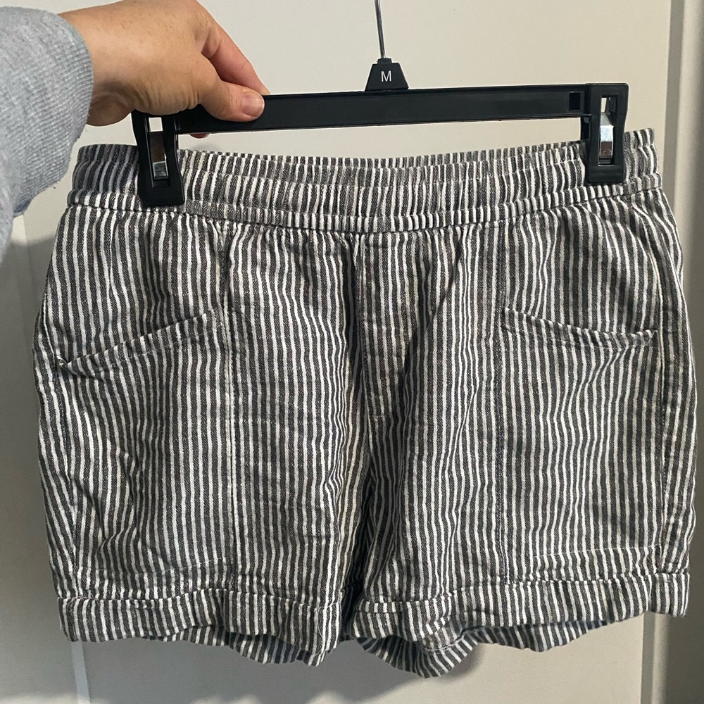 Old Navy Gray Striped Women's Shorts